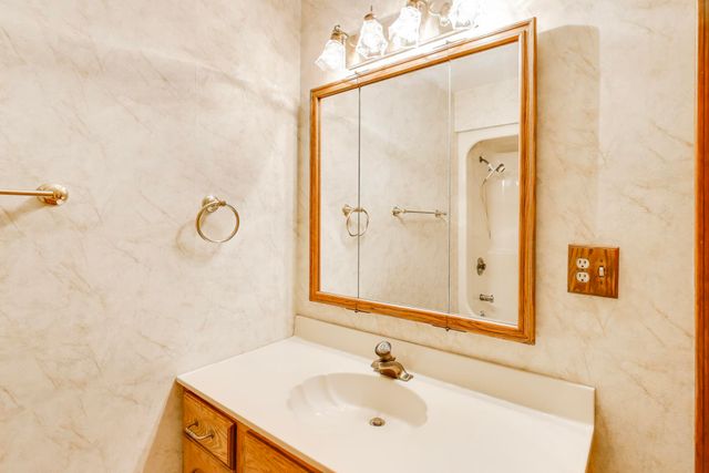 591 Glenwood Drive, Valparaiso, IN 46385