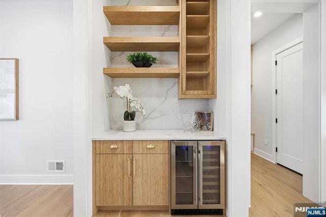 1 Breton Place, Livingston, NJ 07039