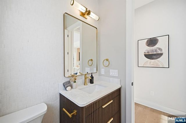 1 Breton Place, Livingston, NJ 07039