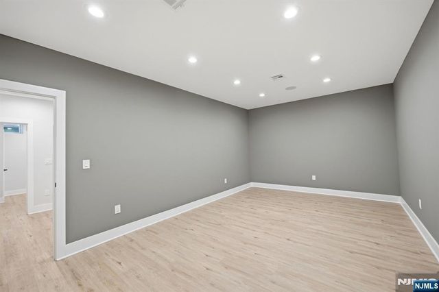 1 Breton Place, Livingston, NJ 07039