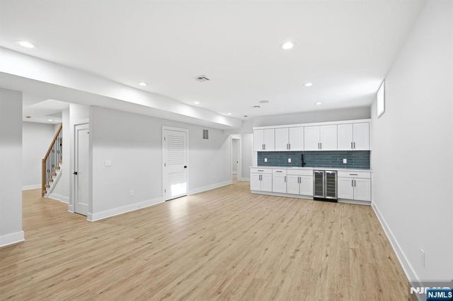 1 Breton Place, Livingston, NJ 07039