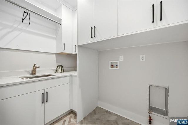 1 Breton Place, Livingston, NJ 07039