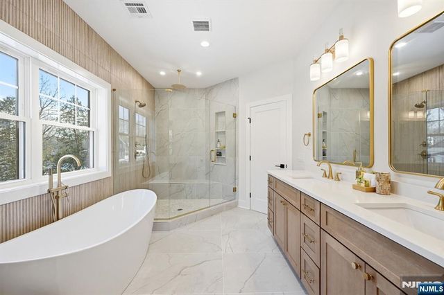 1 Breton Place, Livingston, NJ 07039