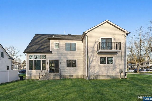 1 Breton Place, Livingston, NJ 07039