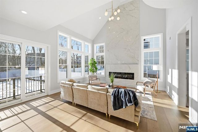 1 Breton Place, Livingston, NJ 07039