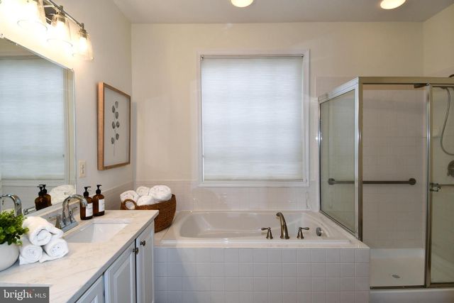 6004 GALLANT FOX CT, Gainesville, VA 20155