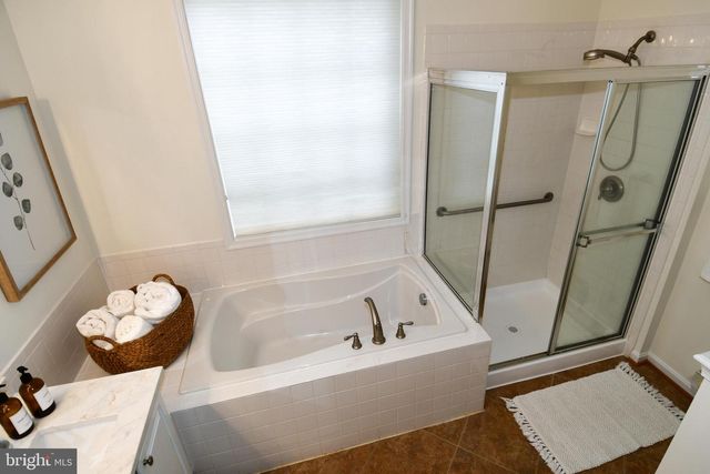 6004 GALLANT FOX CT, Gainesville, VA 20155