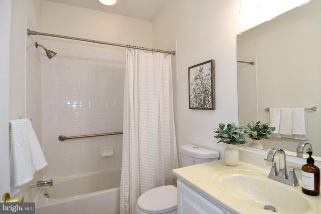 6004 GALLANT FOX CT, Gainesville, VA 20155