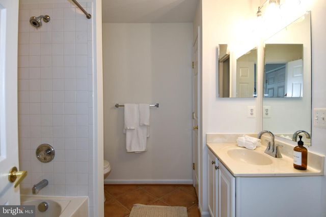 6004 GALLANT FOX CT, Gainesville, VA 20155