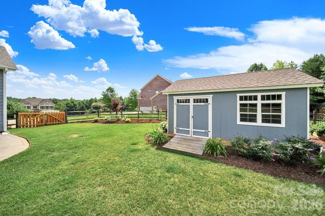6390 Willow Farm Drive, Denver, NC 28037