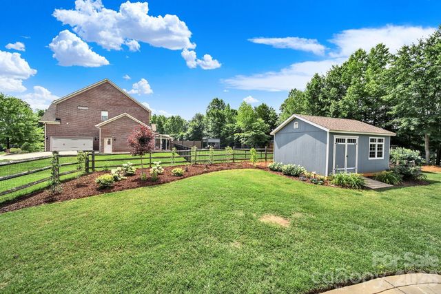 6390 Willow Farm Drive, Denver, NC 28037