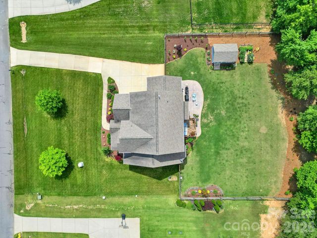 6390 Willow Farm Drive, Denver, NC 28037
