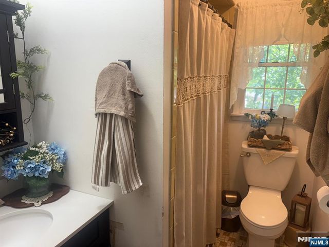 506 Wanaque Avenue F6, Pompton Lakes, NJ 07442