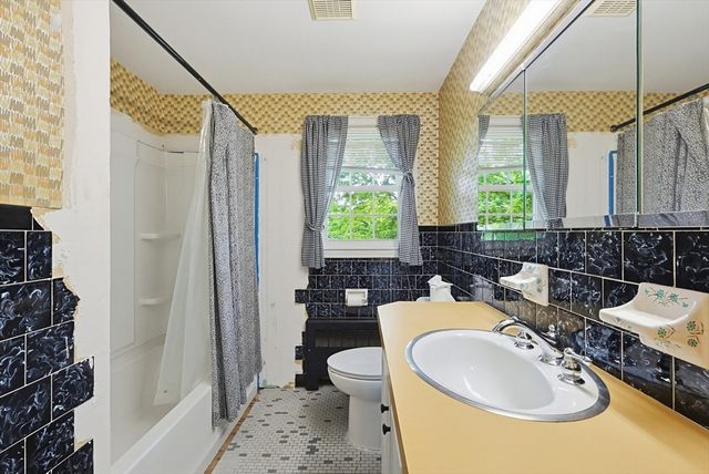 281 Scott Rd, Cumberland, RI 02864