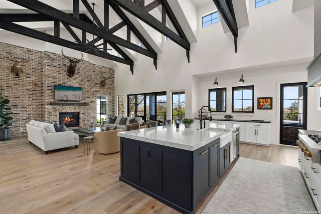 11326 Montell Pt, Boerne, TX 78006