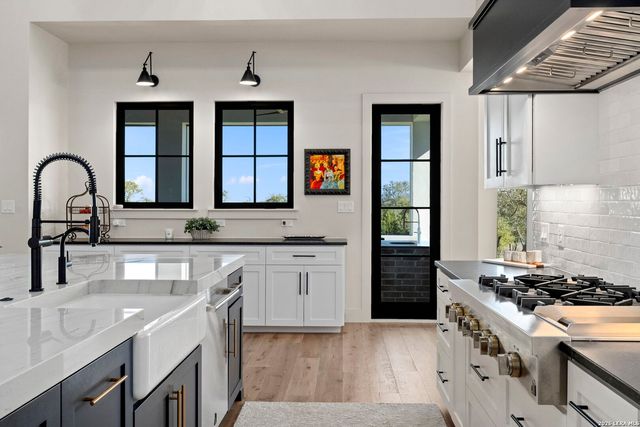 11326 Montell Pt, Boerne, TX 78006