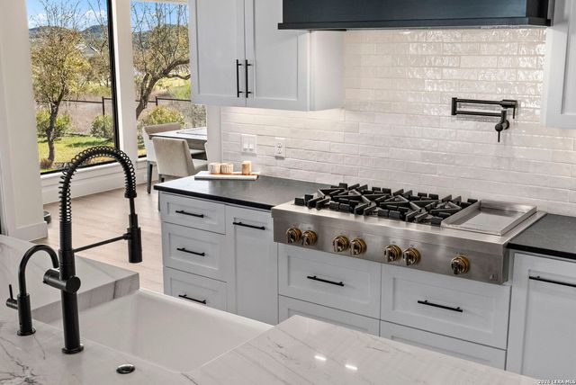 11326 Montell Pt, Boerne, TX 78006