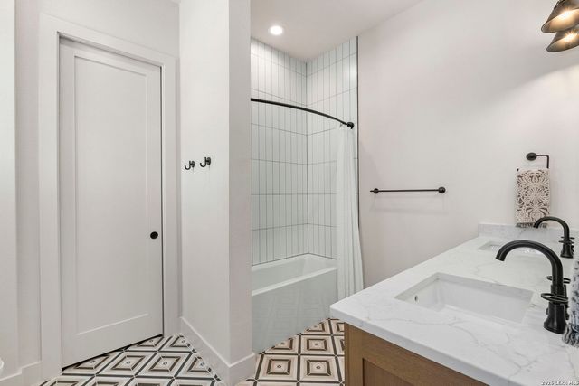 11326 Montell Pt, Boerne, TX 78006