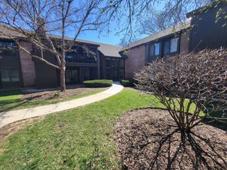 720 Saint Andrews Lane 38, Crystal Lake, IL 60014