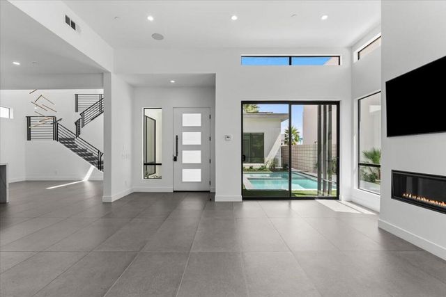 161 Holliday Way, Palm Springs, CA 92262