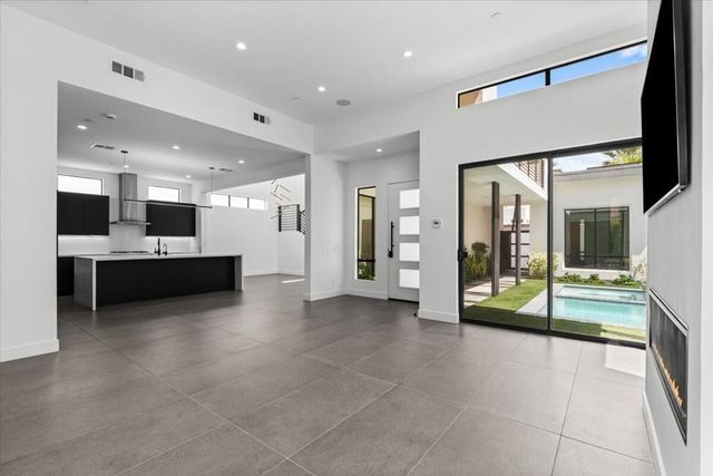 161 Holliday Way, Palm Springs, CA 92262