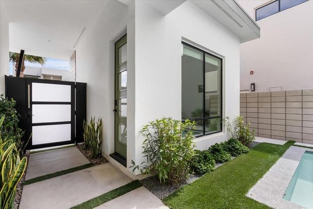 161 Holliday Way, Palm Springs, CA 92262