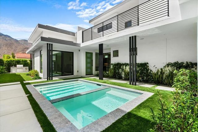 161 Holliday Way, Palm Springs, CA 92262