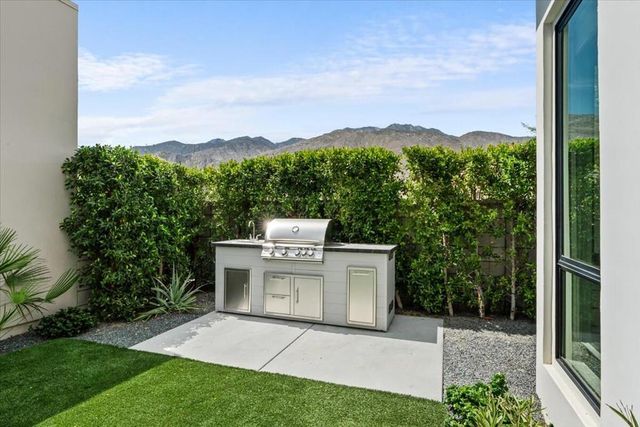 161 Holliday Way, Palm Springs, CA 92262