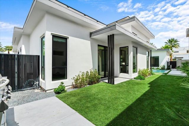 161 Holliday Way, Palm Springs, CA 92262