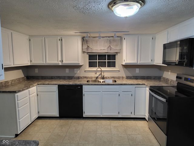 291 Bear Story Court, Greenfield, IN 46140