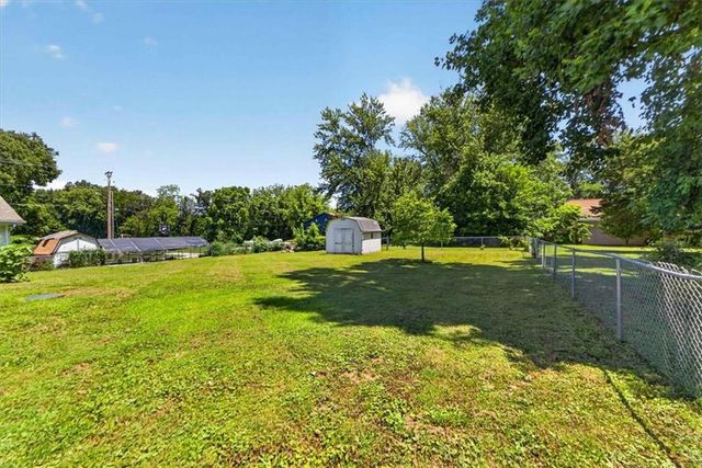 103 S Paul Drive, Sibley, MO 64088