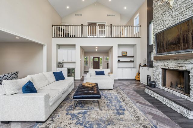 4704 S Lake Sarah Drive, Independence, MN 55359