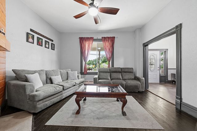 611 Montour STREET, Coraopolis, PA 15108