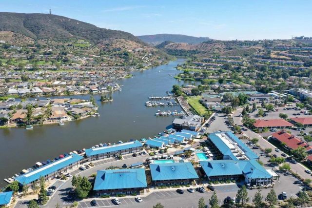 1940 Fairway Circle Drive, San Marcos, CA 92078