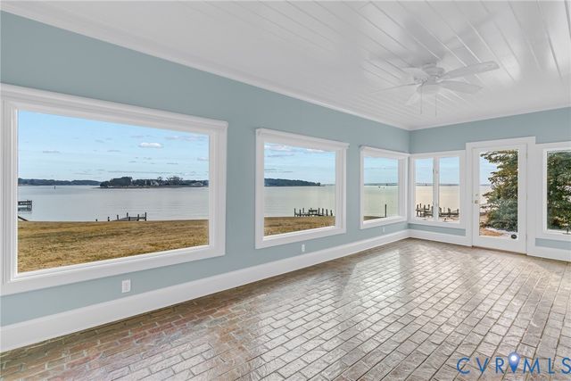 289 King Carter Lane, Weems, VA 22576