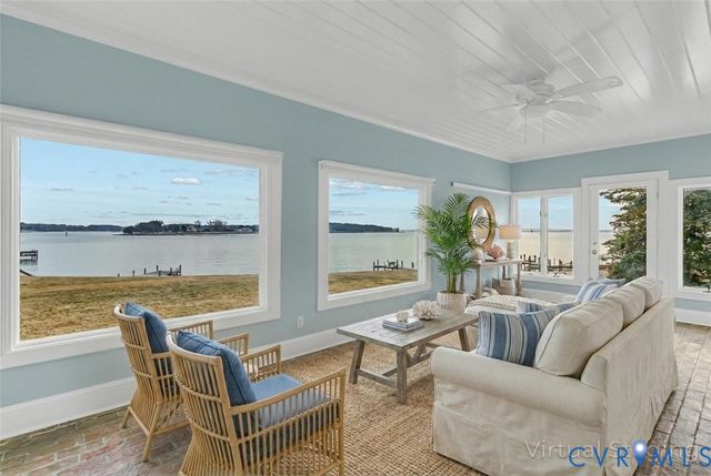 289 King Carter Lane, Weems, VA 22576