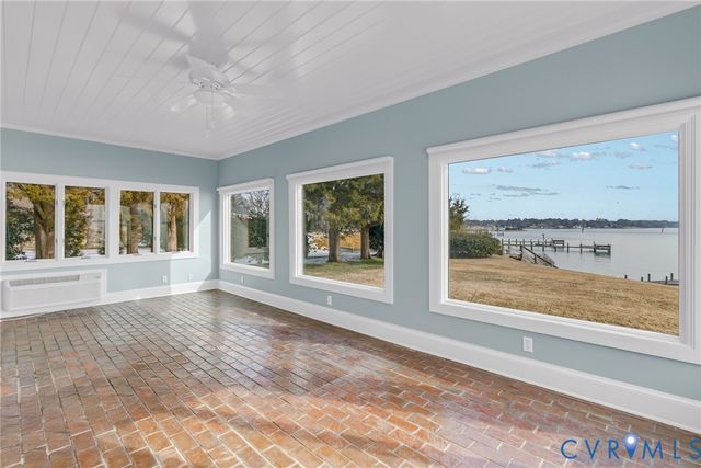 289 King Carter Lane, Weems, VA 22576