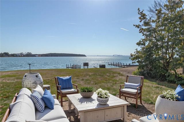 289 King Carter Lane, Weems, VA 22576