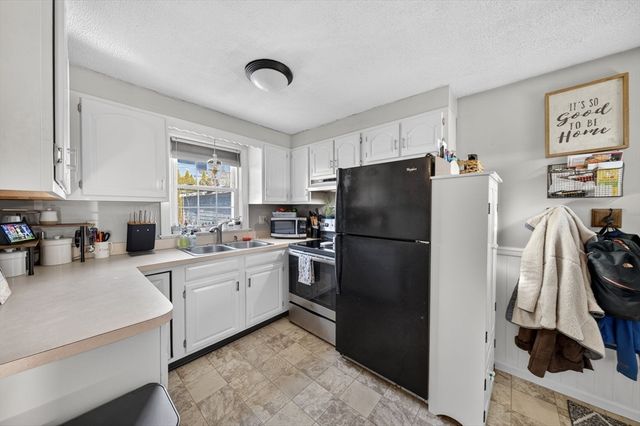 742 New Boston Rd, Fall River, MA 02720