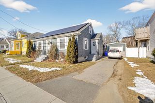742 New Boston Rd, Fall River, MA 02720