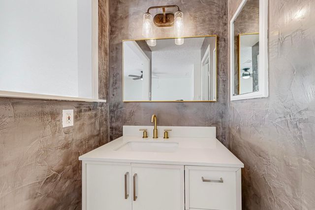 13838 Methuen Green Street, Dallas, TX 75240