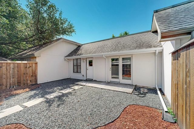 13838 Methuen Green Street, Dallas, TX 75240