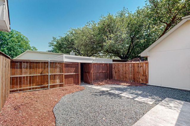 13838 Methuen Green Street, Dallas, TX 75240