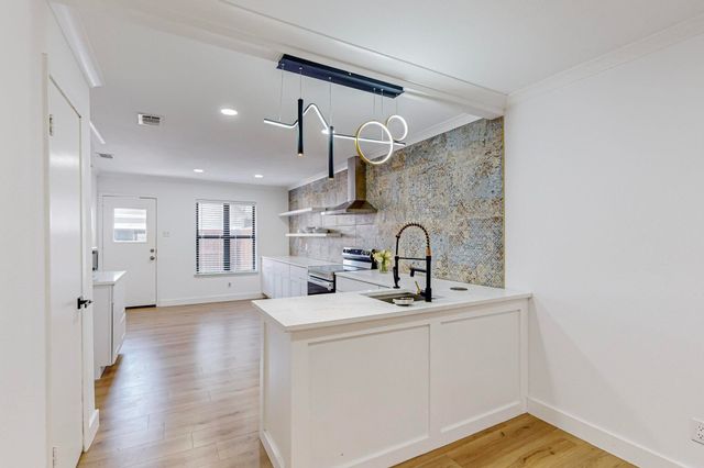 13838 Methuen Green Street, Dallas, TX 75240