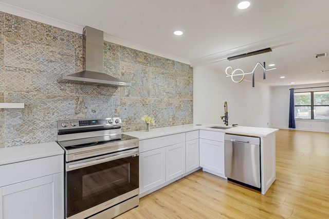 13838 Methuen Green Street, Dallas, TX 75240