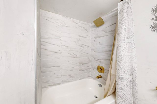 13838 Methuen Green Street, Dallas, TX 75240