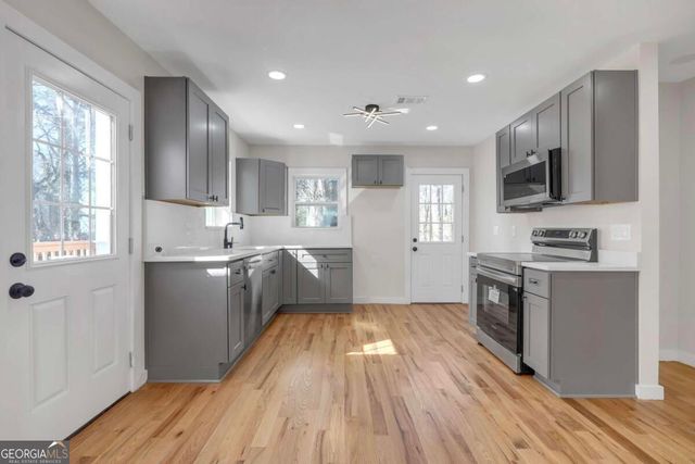1427 Lorenzo Drive SW, Atlanta, GA 30310
