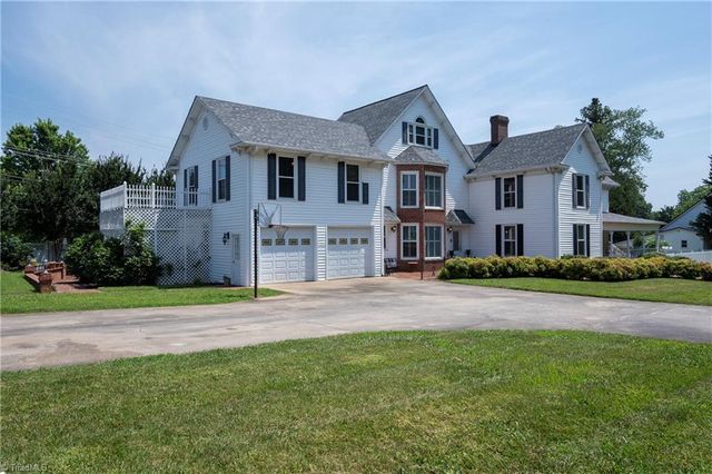 301 Virginia Drive, Yadkinville, NC 27055