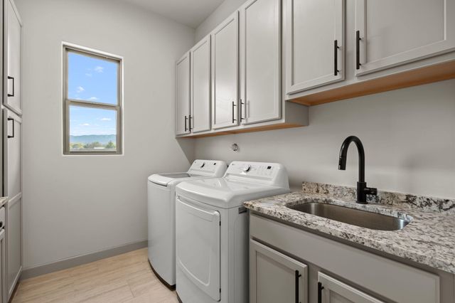 103 Fernleaf Court NW, Albuquerque, NM 87107