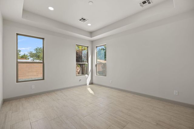 103 Fernleaf Court NW, Albuquerque, NM 87107